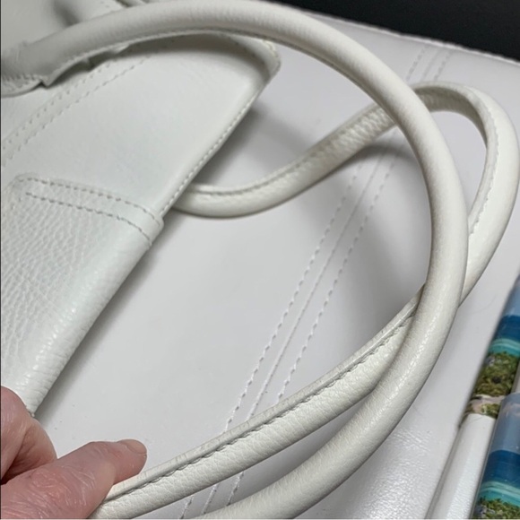 Celine Elegant White Leather Handbag with Gold Accents - Picture 5 of 15
